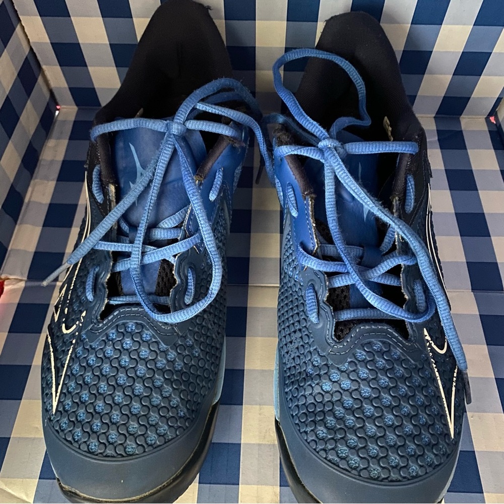 Mizuno Blue and Black Athletic Shoes